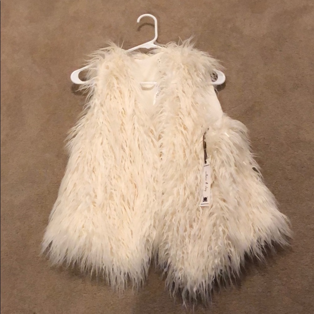 Willow & Clay Fluffy Vest (Ivory Color)